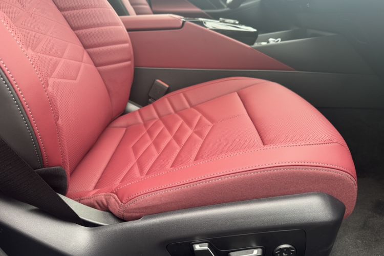 Used BMW i5 2024 eDrive 35L Luxury Model with M Sport Package Interior 9