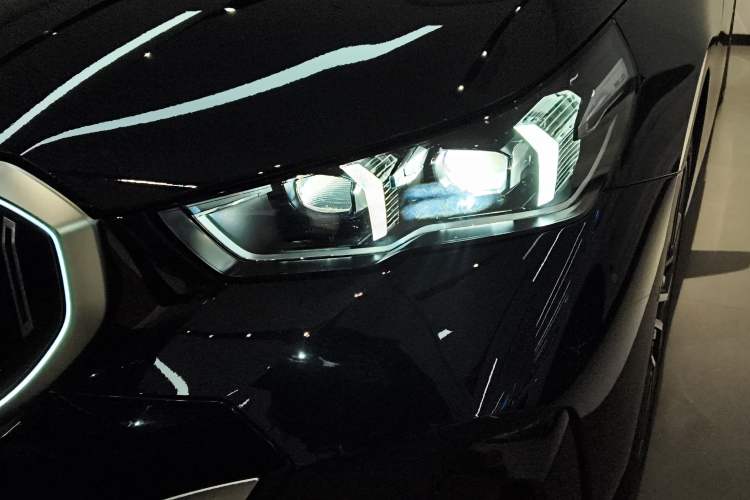 Used BMW i5 2024 eDrive 35L M Sport Package Left Front Headlight
