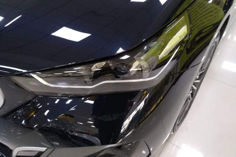 Used BMW i5 2024 eDrive 35L Luxury Model with M Sport Package Left Front Headlight