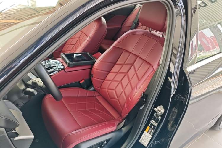 Used BMW i5 2024 eDrive 35L M Sport Package Left Front Seat