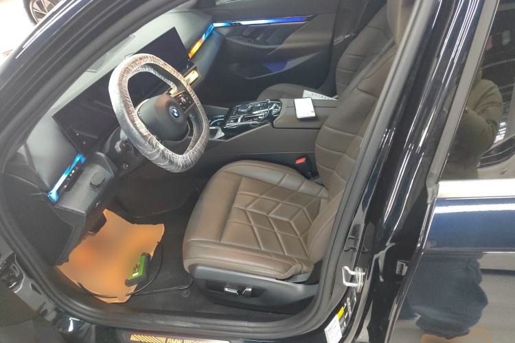 Used BMW i5 2024 eDrive 35L Luxury Package Left Front Seat