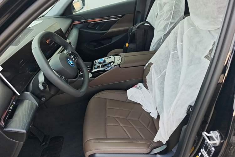 Used BMW i5 2024 eDrive 35L Luxury Package Left Front Seat