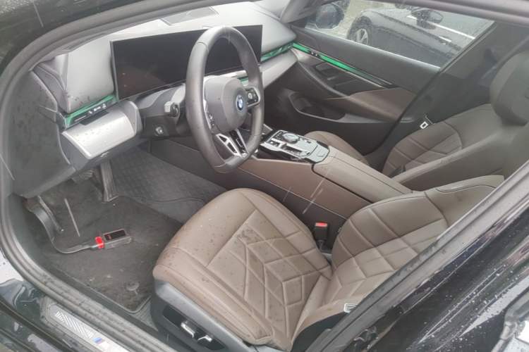 Used BMW i5 2024 eDrive 35L M Sport Package Left Front Seat