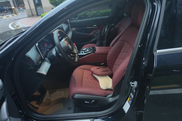 Used BMW i5 2024 eDrive 35L M Sport Package Left Front Seat