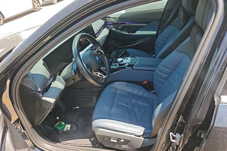 Used BMW i5 2024 eDrive 35L Luxury Model with M Sport Package Left Front Seat