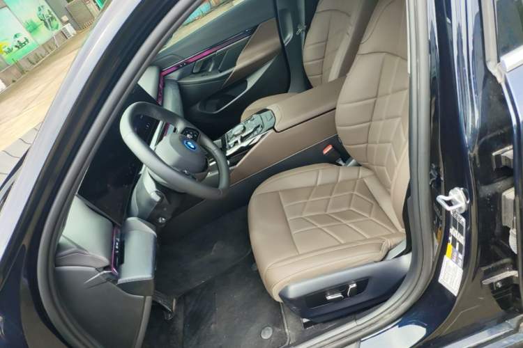 Used BMW i5 2024 eDrive 35L Luxury Package Left Front Seat