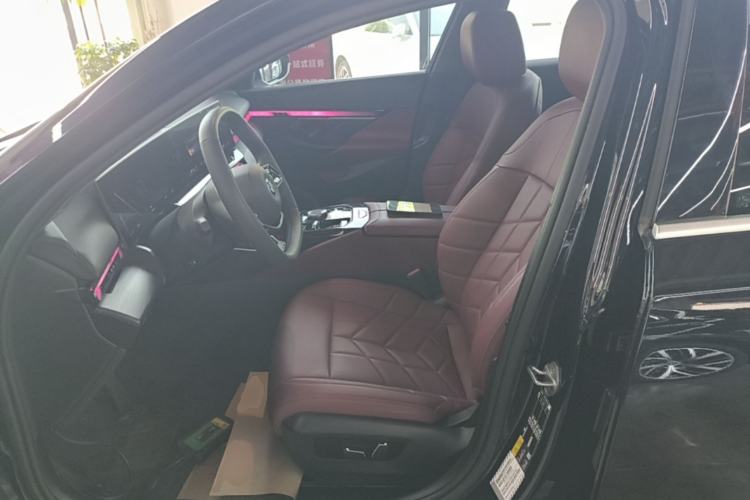 Used BMW i5 2024 eDrive 35L Luxury Package Left Front Seat