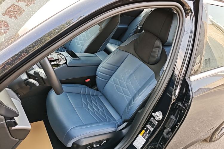 Used BMW i5 2024 eDrive 35L Luxury Model with M Sport Package Left Front Seat