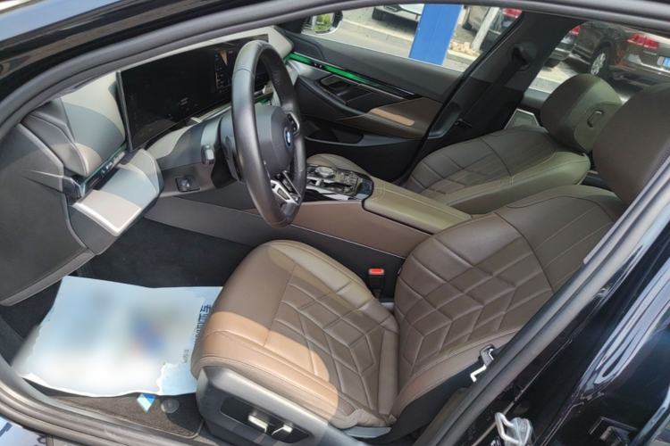 Used BMW i5 2024 eDrive 35L Luxury Package Left Front Seat