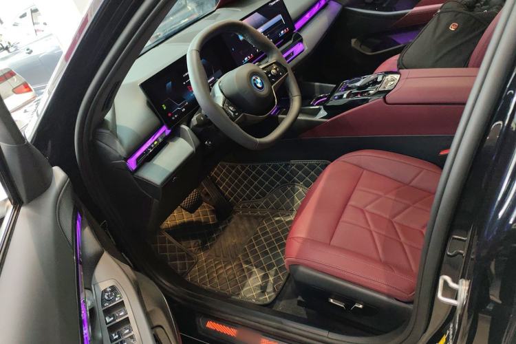 Used BMW i5 2024 eDrive 35L Luxury Package Left Front Seat