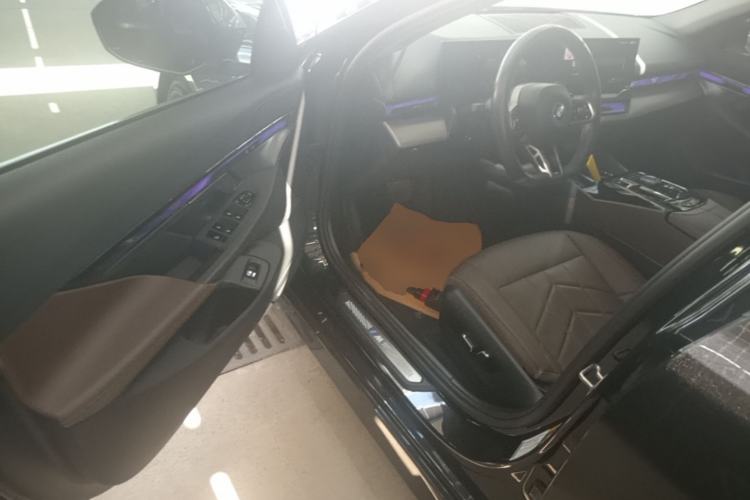Used BMW i5 2024 eDrive 35L M Sport Package Left Front Seat