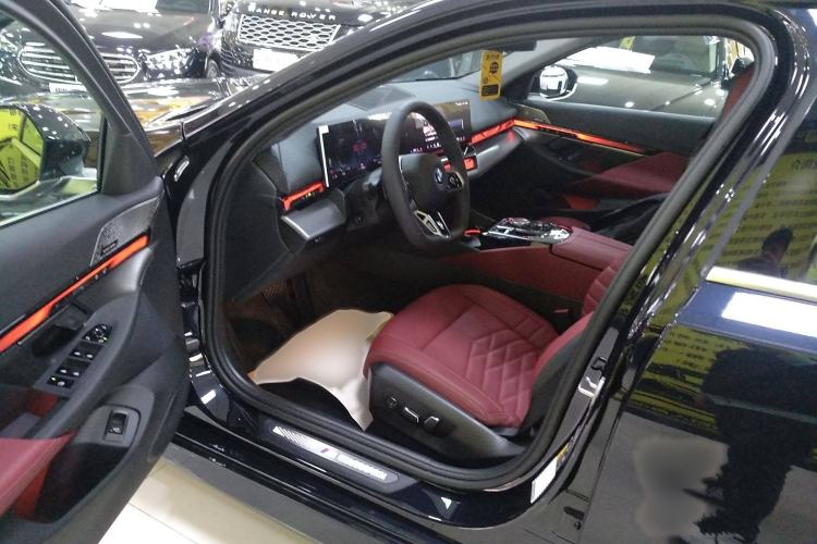 Used BMW i5 2024 eDrive 35L Luxury Model with M Sport Package Left Front Seat