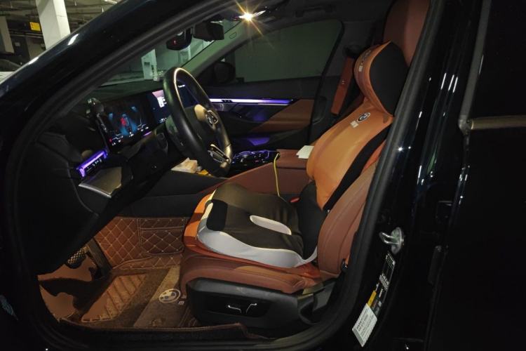 Used BMW i5 2024 eDrive 35L M Sport Package Left Front Seat