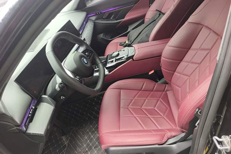 Used BMW i5 2024 eDrive 35L Luxury Package Left Front Seat
