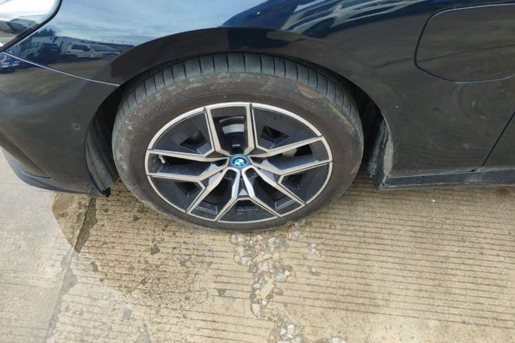 Used BMW i5 2024 eDrive 35L M Sport Package Left Front Wheel Hub