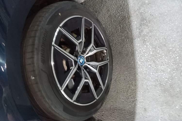 Used BMW i5 2024 eDrive 35L M Sport Package Left Front Wheel Hub