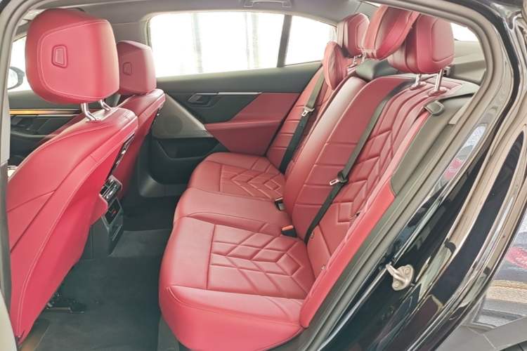 Used BMW i5 2024 eDrive 35L M Sport Package Left Rear Seat