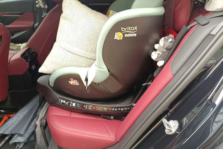 Used BMW i5 2024 eDrive 35L M Sport Package Left Rear Seat