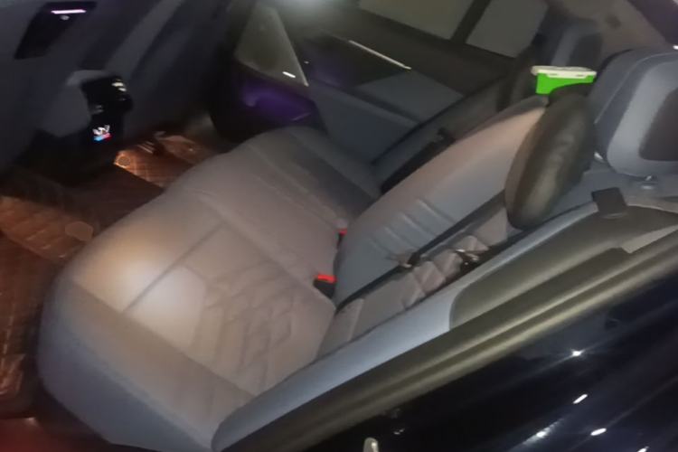 Used BMW i5 2024 eDrive 35L Prestige Luxury Package Left Rear Seat