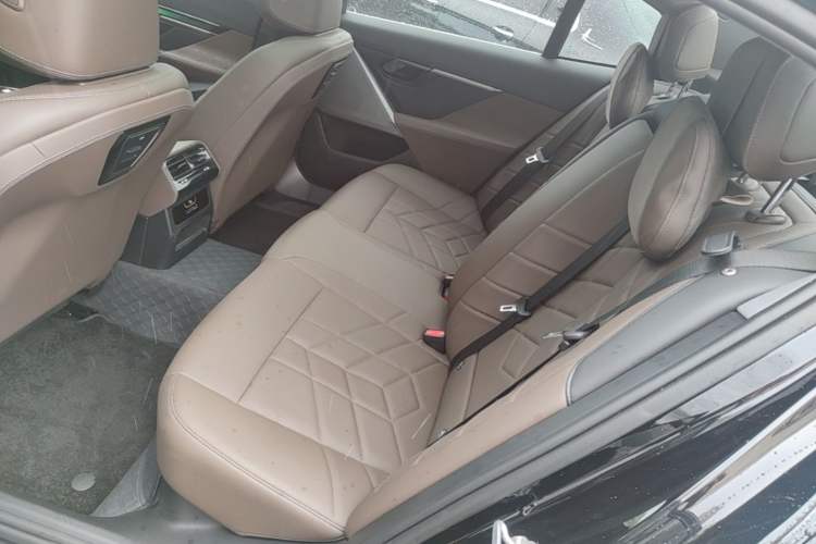 Used BMW i5 2024 eDrive 35L M Sport Package Left Rear Seat