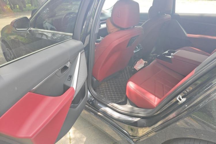 Used BMW i5 2024 eDrive 35L M Sport Package Left Rear Seat