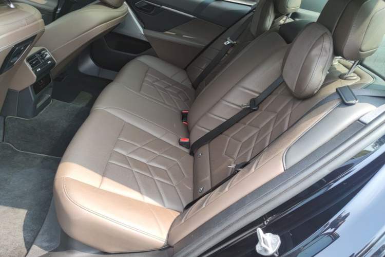 Used BMW i5 2024 eDrive 35L Luxury Package Left Rear Seat