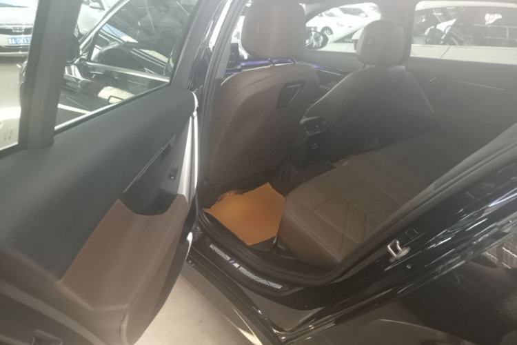 Used BMW i5 2024 eDrive 35L M Sport Package Left Rear Seat