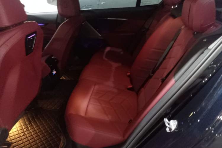Used BMW i5 2024 eDrive 35L M Sport Package Left Rear Seat