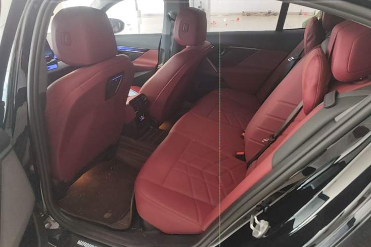 Used BMW i5 2024 eDrive 35L M Sport Package Left Rear Seat