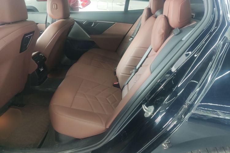 Used BMW i5 2024 eDrive 35L M Sport Package Left Rear Seat