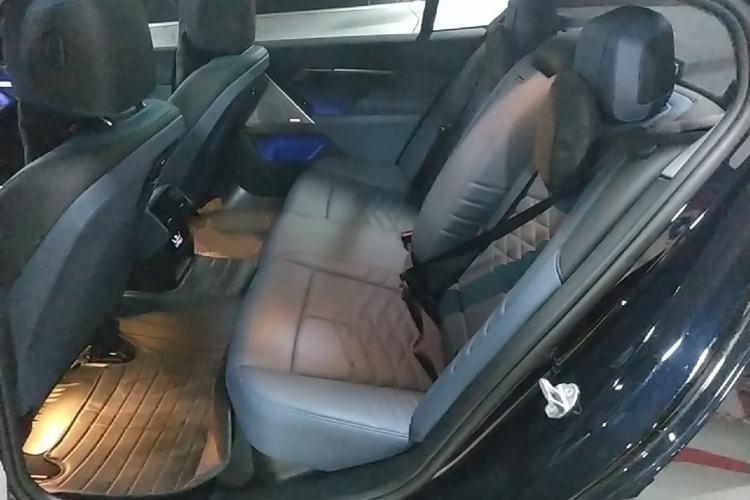 Used BMW i5 2024 eDrive 35L M Sport Package Left Rear Seat