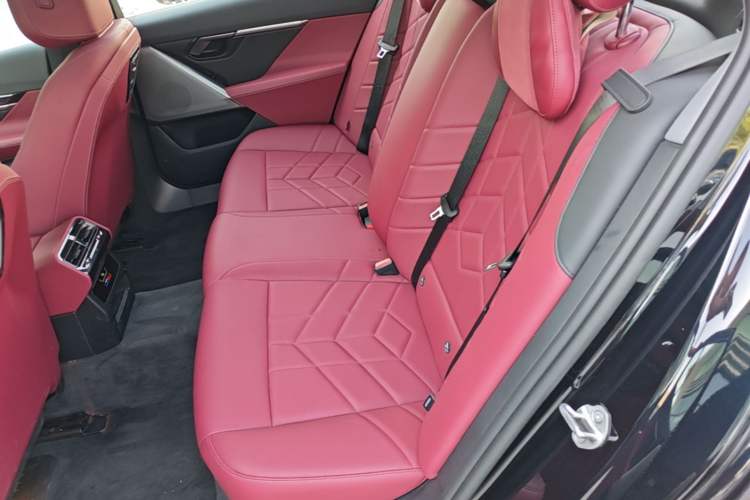 Used BMW i5 2024 eDrive 35L M Sport Package Left Rear Seat