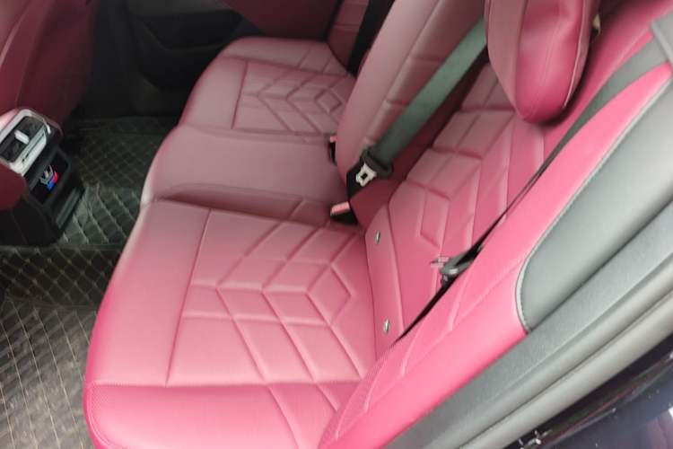 Used BMW i5 2024 eDrive 35L Luxury Package Left Rear Seat