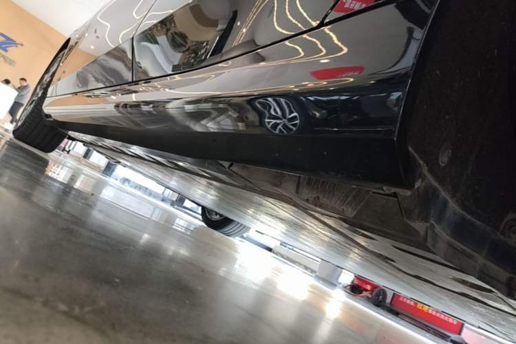 Used BMW i5 2024 eDrive 35L Luxury Package Left Side Sill