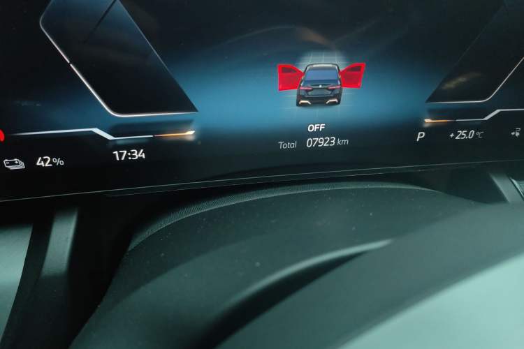 Used BMW i5 2024 eDrive 35L M Sport Package Odometer Close Up