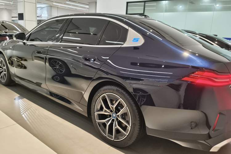 Used BMW i5 2024 eDrive 35L M Sport Package Rear Left 45 Deg