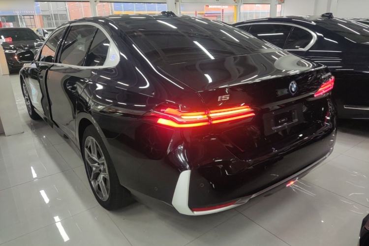 Used BMW i5 2024 eDrive 35L Prestige Luxury Package Rear Left 45 Deg