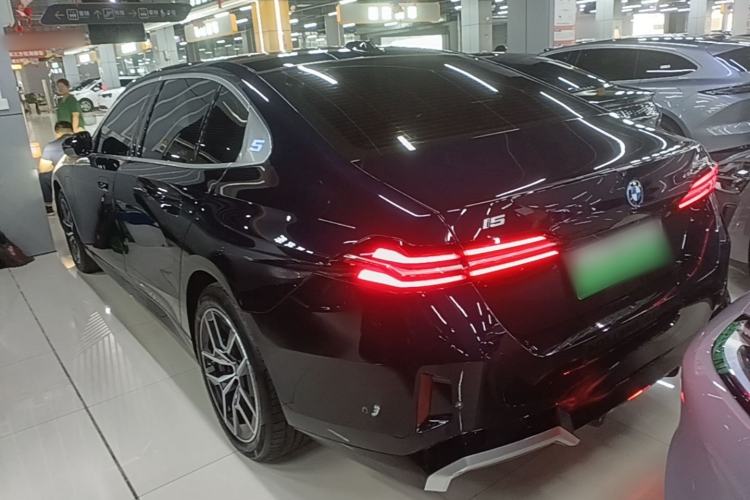 Used BMW i5 2024 eDrive 35L M Sport Package Rear Left 45 Deg