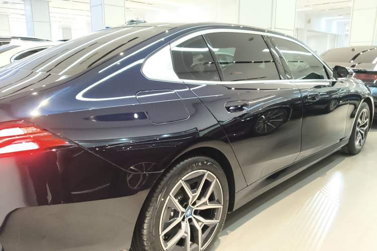 Used BMW i5 2024 eDrive 35L M Sport Package Rear Right 45 Deg
