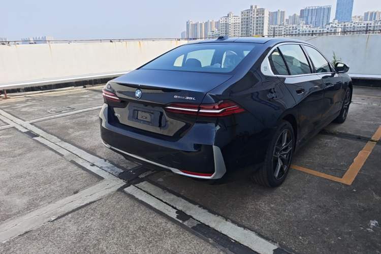 Used BMW i5 2024 eDrive 35L Luxury Package Rear Right 45 Deg