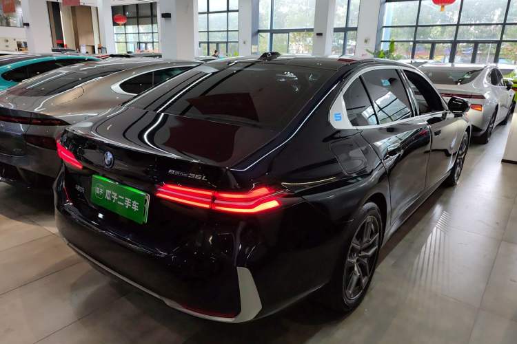 Used BMW i5 2024 eDrive 35L Luxury Package Rear Right 45 Deg