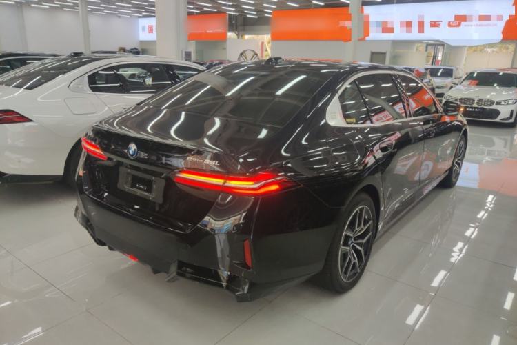 Used BMW i5 2024 eDrive 35L Luxury Package Rear Right 45 Deg