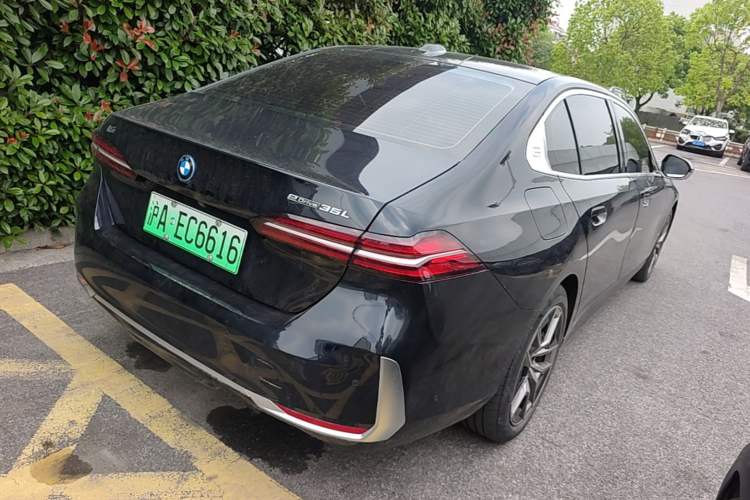 Used BMW i5 2024 eDrive 35L Luxury Package Rear Right 45 Deg