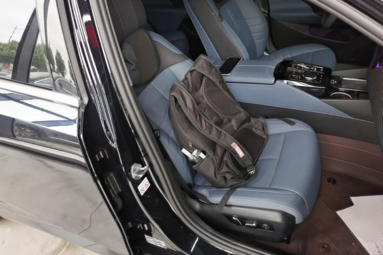 Used BMW i5 2024 eDrive 35L Prestige Luxury Package Right Front Seat