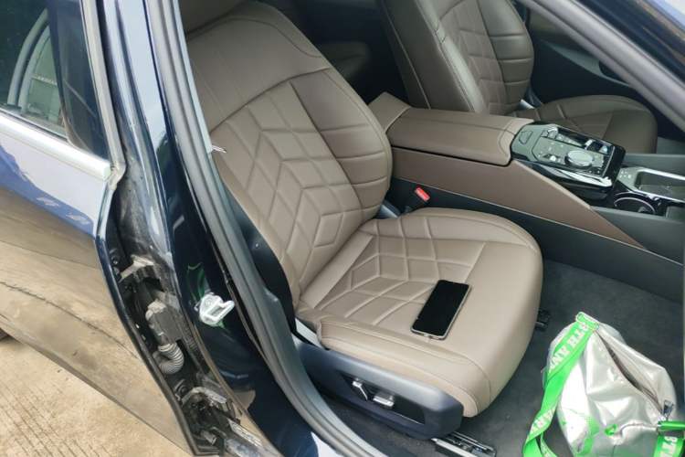 Used BMW i5 2024 eDrive 35L M Sport Package Right Front Seat
