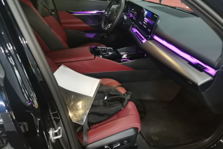 Used BMW i5 2024 eDrive 35L Luxury Model with M Sport Package Right Front Seat