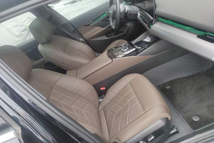 Used BMW i5 2024 eDrive 35L M Sport Package Right Front Seat