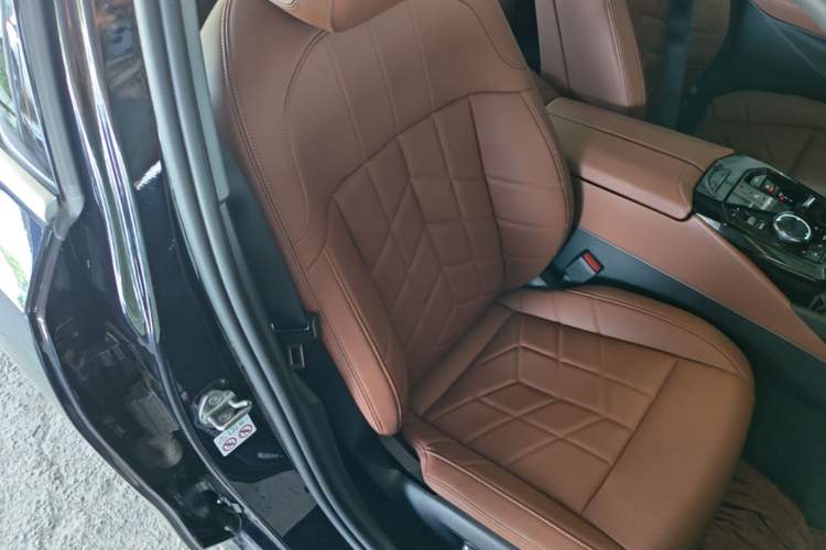 Used BMW i5 2024 eDrive 35L M Sport Package Right Front Seat