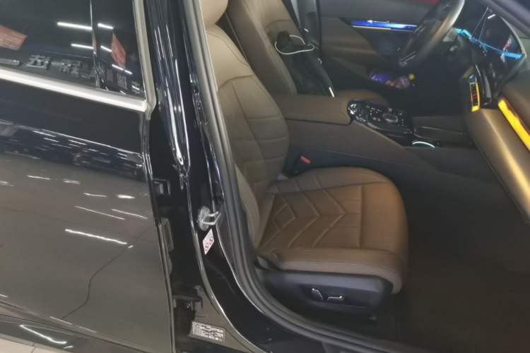 Used BMW i5 2024 eDrive 35L M Sport Package Right Front Seat