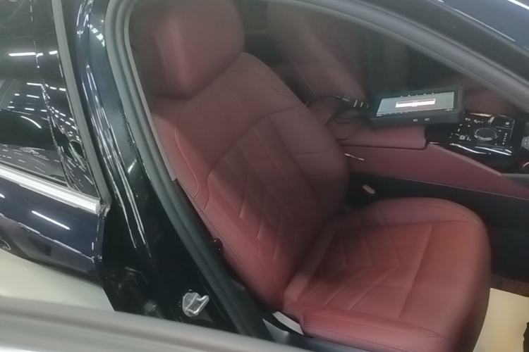 Used BMW i5 2024 eDrive 35L M Sport Package Right Front Seat